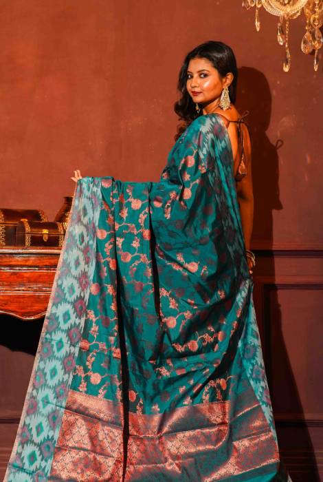 Lightweight Banarasi jangla work saree