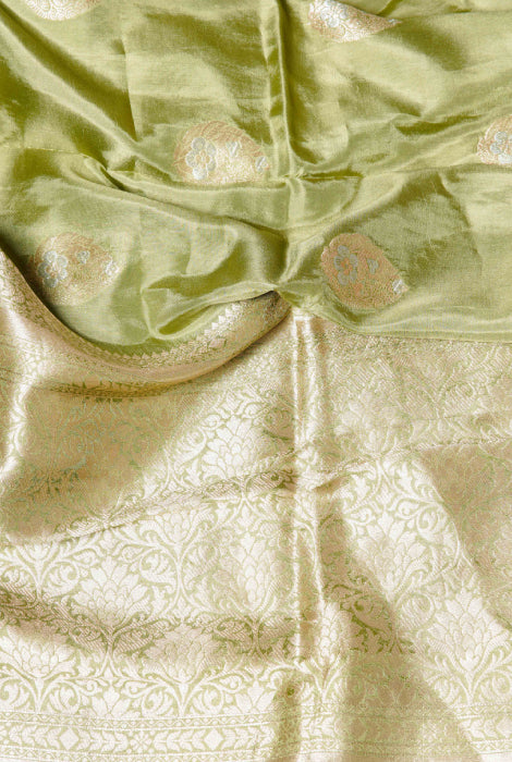 Mashroo banarasi semi silk  golden cmBanarasi